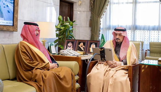 أمير الرياض يطلع على مشروع ردم الآبار المهجورة ومنظومة المياه بالمنطقة