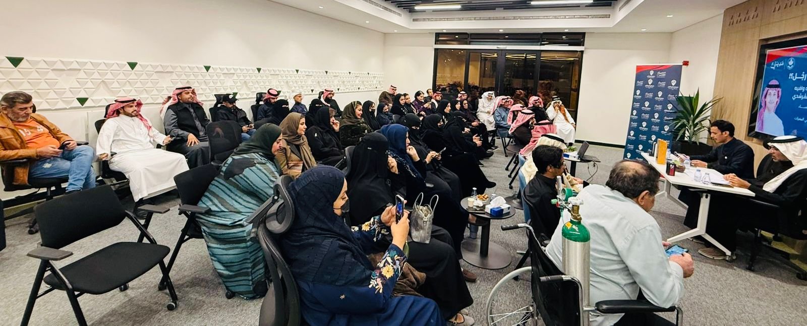 هل الشِعر رجُل؛ لقاءٌ حواري تحت مظلة الشريك الأدبي