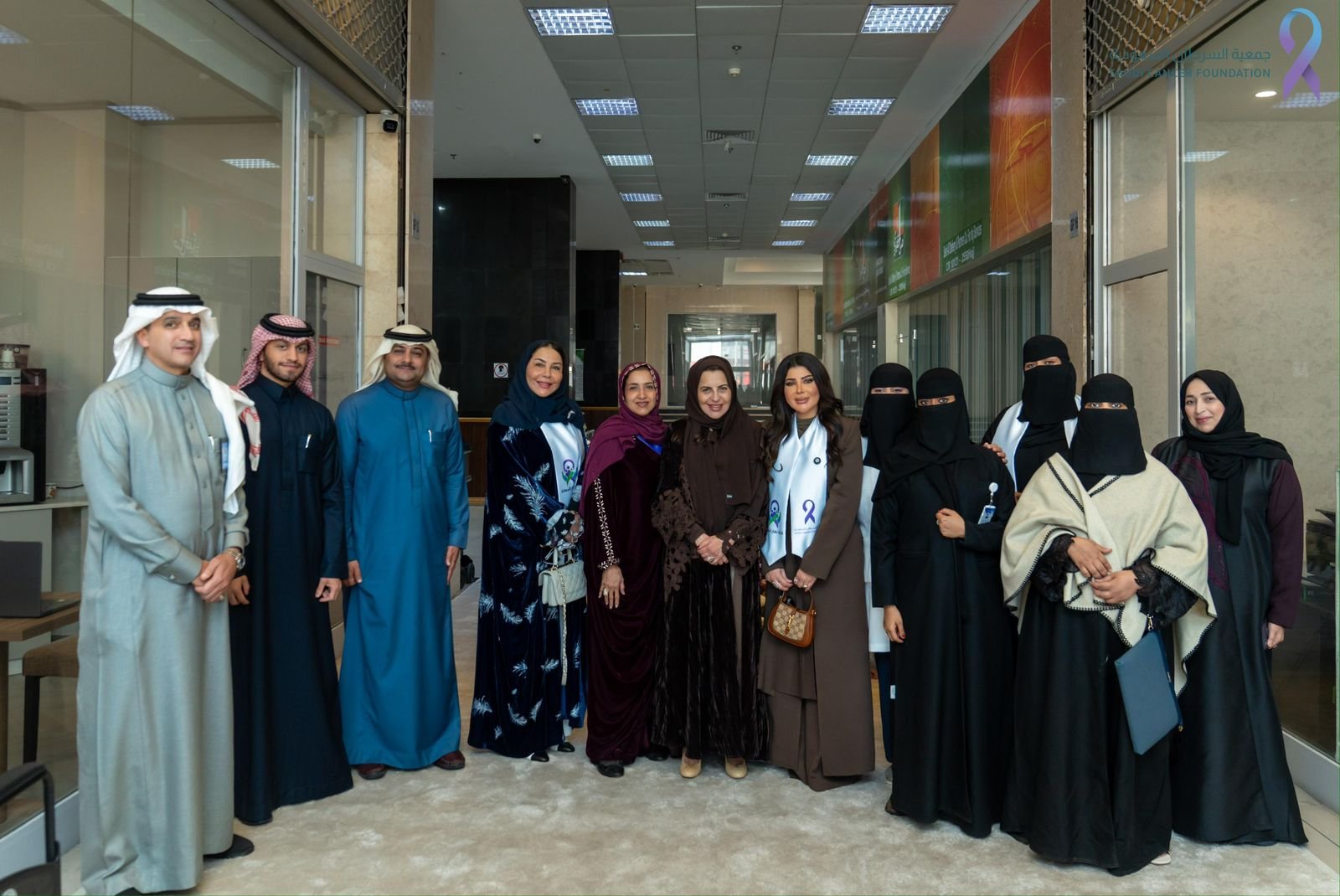 سفيرة السعادة الفنانة إلهام الفضالة تقرع "جرس العطاء" لمستفيدي جمعية السرطان السعودية