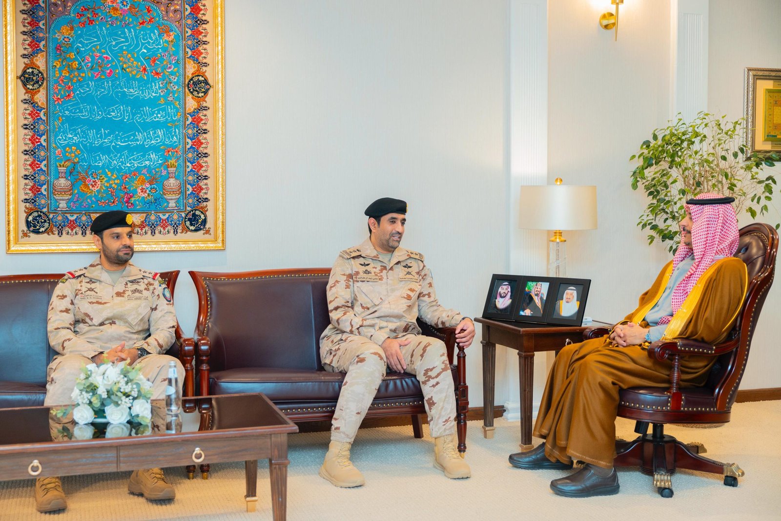 محافظ حفر الباطن يستقبل قائد قوات الطوارئ الخاصة بالمحافظة .