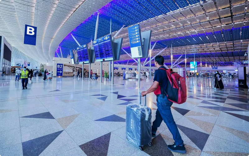 مطارات السعودية تسجّل 140.9 مليون مسافر في 2025 وتحقق نموًا قياسيًا بنسبة 9.6٪