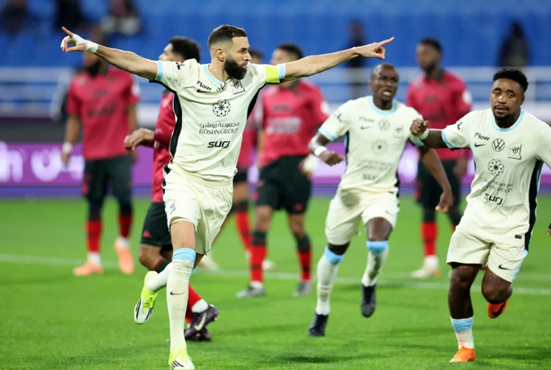 بـ "هاتريك" بنزيما.. الاتحاد يضرب الخلود برباعية