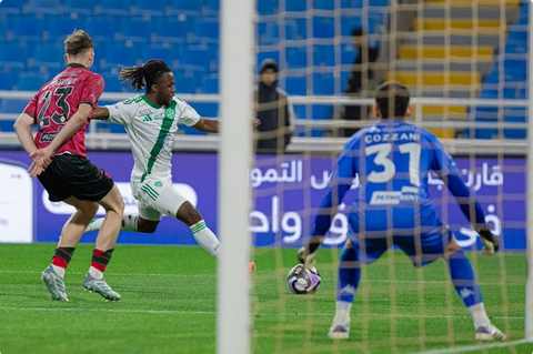 بصمة "إيفان توني" تقود الأهلي لتخطي عقبة الخلود واحتلال وصافة دوري روشن