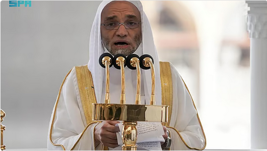 إمام الحرم المكي: الإنسان ضعيف بطبعه ولا نجاة إلا بالاعتماد على الله والتحذير من الإعجاب بالنفس