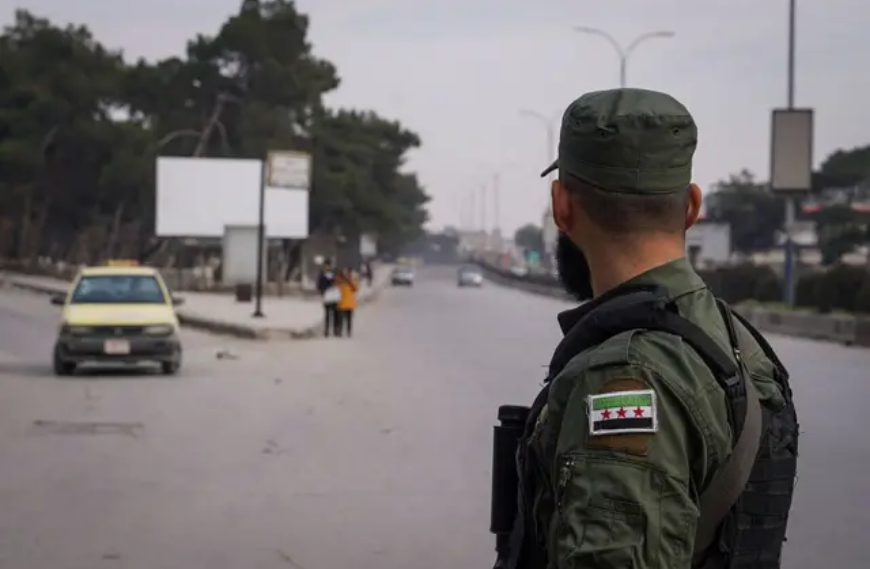 الجيش السوري يُنهي تمشيط “الشيخ مقصود” ويصادر أسلحة ثقيلة تابعة لـ”قسد”