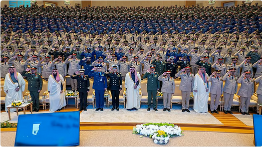 نيابة عن وزير الدفاع.. نائب الوزير يرعى حفل تخريج دورات تأهيل الضباط الجامعيين للقوات المسلحة