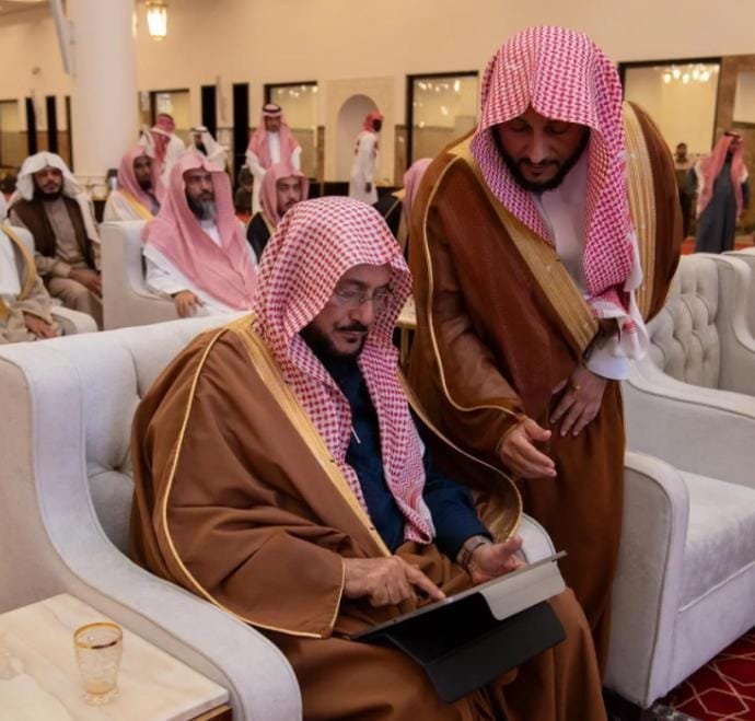 وزير الشؤون الإسلامية يدشّن صيانة 800 مسجد بالمدينة المنورة