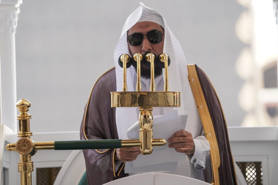 إمام المسجد الحرام يحث على اغتنام رمضان وتعجيل الفطر