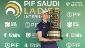 سفيرة جولف السعودية تشارلي هال تتوج بلقب بطولة PIF السعودية الدولية للسيدات