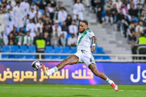 بعد الفوز على الرياض...الأهلي يخطف الصدارة من النصر