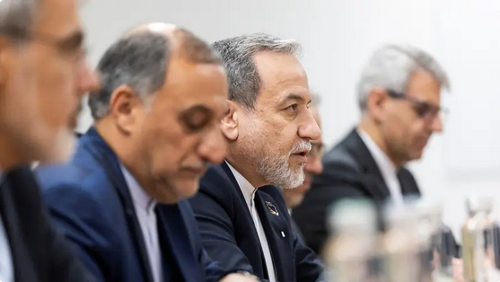 إيران تحصر مفاوضاتها مع واشنطن في تخصيب اليورانيوم وتلوّح برد عسكري حاسم على أي تصعيد