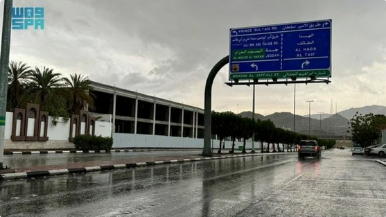 المناطق 1, أمطار خفيفة إلى متوسطة على محافظات مكة المكرمة مع رياح نشطة وبرد وسيول محتملة حتى التاسعة مساءً أمطار خفيفة إلى متوسطة على محافظات مكة المكرمة مع رياح نشطة وبرد وسيول محتملة حتى التاسعة مساءً