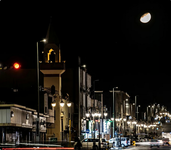 اقتران هلال رمضان مع نجم المبسوطة وكوكب المشتري يزيّن سماء الحدود الشمالية