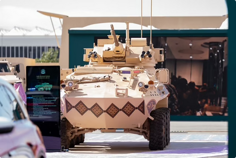 نقوش نجدية تزيّن مركبة الحرس الوطني في معرض الدفاع العالمي