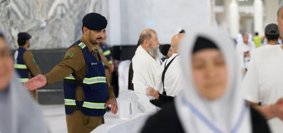 الدفاع المدني يعزز إجراءات السلامة والخدمات الإنسانية في المسجد الحرام برمضان 1447