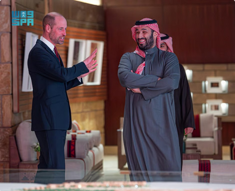 ولي العهد يستقبل ولي عهد بريطانيا ويصطحبه في جولة بحي الطريف التاريخي