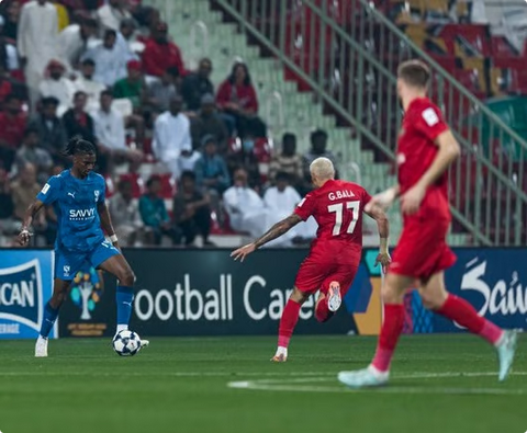 الهلال يكتفي بنقطة التعادل أمام صمود شباب الأهلي في سهرة آسيوية