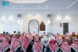 اتباعًا لسنة المصطفى عند الجدب.. جموع المصلين تؤدي صلاة الاستسقاء