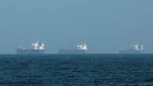 الحرس الثوري الإيراني يعلن استهداف ناقلة نفط في مضيق هرمز بطائرة مسيّرة