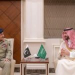 وزير الدفاع السعودي يبحث مع قائد الجيش الباكستاني تطورات الاعتداءات الإيرانية