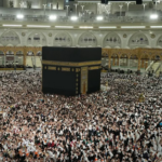 مشاهد إيمانية لطواف لا ينقطع في صحن المطاف فجر 15 رمضان