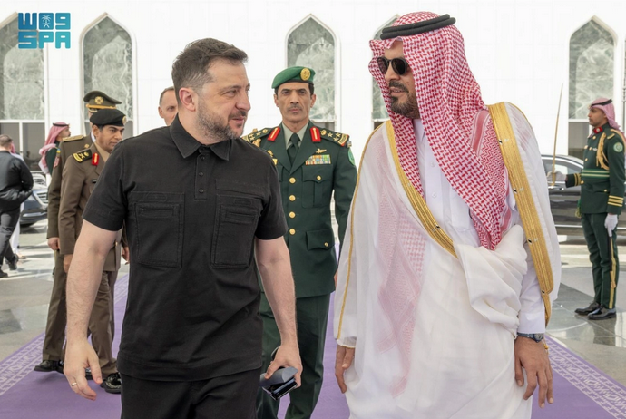 المناطق 1, رئيس أوكرانيا يغادر جدة ونائب أمير مكة في مقدمة مودعيه رئيس أوكرانيا يغادر جدة ونائب أمير مكة في مقدمة مودعيه