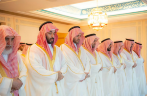 ولي العهد يؤدي صلاة عيد الفطر في المسجد الحرام مع جموع المصلين