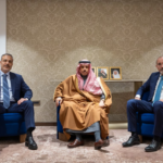 فيصل بن فرحان يبحث مع وزيري خارجية الأردن وتركيا تنسيق المواقف العربية والإسلامية