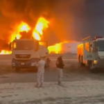 بالفيديو.. إطفاء الجيش الكويتي يساند السيطرة على حريق خزانات وقود مطار الكويت الدولي