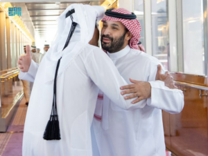 أمير قطر يغادر جدة وولي العهد يودّعه في مطار الملك عبدالعزيز