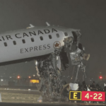 حادث مأساوي في نيويورك.. مصرع طاقم طائرة بعد اصطدامها بمركبة إطفاء في مطار لاغوارديا