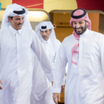 أمير دولة قطر يصل إلى جدة وسمو ولي العهد في مقدمة مستقبليه