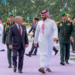 ملك الأردن يصل إلى جدة وسمو ولي العهد في مقدمة مستقبليه