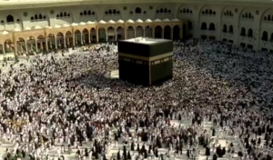 نفحات إيمانية تملأ صحن المطاف في صباح 22 رمضان