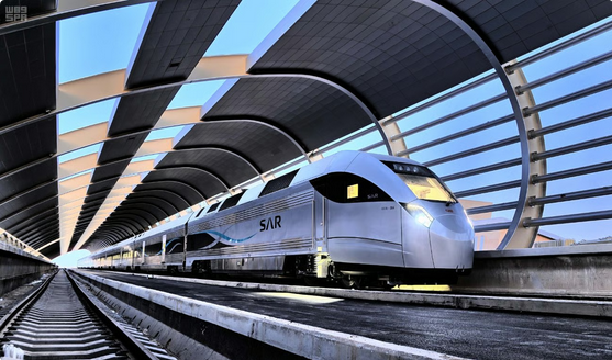 “سار” تطلق ممرًا لوجستيًا يربط موانئ الخليج بالأردن وشمال المملكة