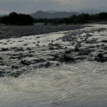 الدفاع المدني يحذر من عبور الأودية أثناء جريانها.. ويؤكد غرامة تصل إلى 10 آلاف ريال