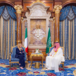 سمو ولي العهد يلتقي رئيسة وزراء جمهورية إيطاليا