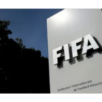 فيفا يقرّ الطرد عند تغطية الفم في المواجهات داخل الملعب