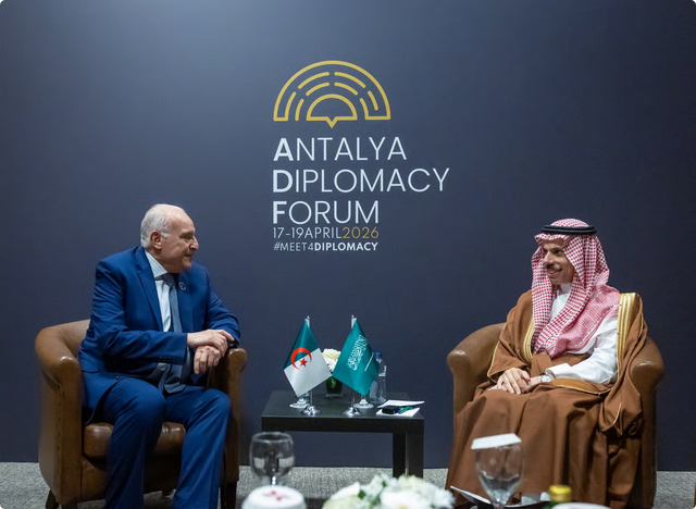 وزير الخارجية يبحث مع نظيره الجزائري تعزيز العلاقات ومستجدات الأوضاع الإقليمية في أنطاليا