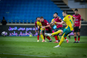 الخليج ينتزع تعادلًا مثيرًا من الخلود في الدقائق الأخيرة بدوري روشن