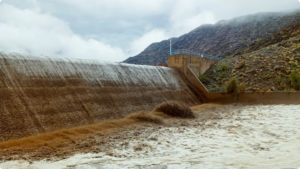 الري: الحالة المطرية ترفع منسوب عدد من السدود إلى مستويات المفيض مع تصريف السيول وفق الخطط التشغيلية