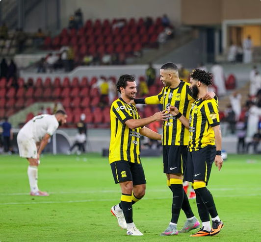 الاتحاد ينتزع فوزًا صعبًا أمام الحزم رغم النقص العددي ويعزز موقعه في الدوري