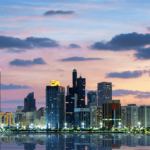 سقوط شظايا اعتراض دفاعات جوية يُصيب عامل غاني في أبوظبي