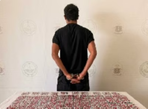 أمن الطرق بمكة يطيح بمواطن بحوزته 1200 قرص دوائي مقيّد داخل مركبته