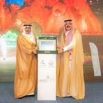 أمير حائل يتسلم شهادة اعتماد المدينة الصحية من منظمة الصحة العالمية