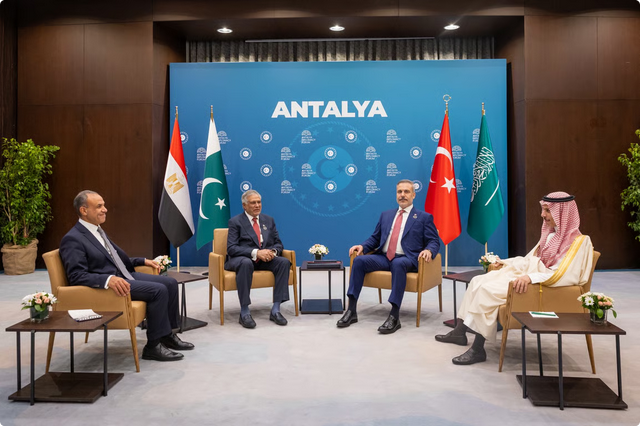 وزير الخارجية يشارك في تحرك رباعي لدعم وساطة باكستان لوقف النار بين أمريكا وإيران