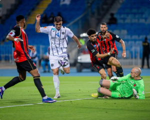 تعادل مثير بين الشباب والرياض في دوري روشن.. وحمدالله وتوزي يتبادلان التسجيل