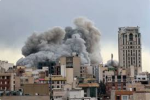 انفجارات متتالية في كرج وطهران والجيش الإسرائيلي يعلن استهداف "أهداف للنظام الإيراني"