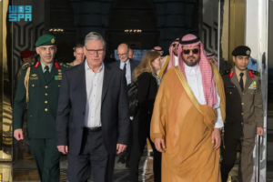 رئيس الوزراء البريطاني كير ستارمر يغادر جدة بعد زيارة رسمية