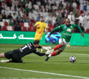 الاتفاق يقلب الطاولة على القادسية بثلاثية مثيرة في ديربي الشرقية